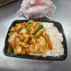 Best Szechuan Chicken (Combo Plate) in Wrightstown, NJ